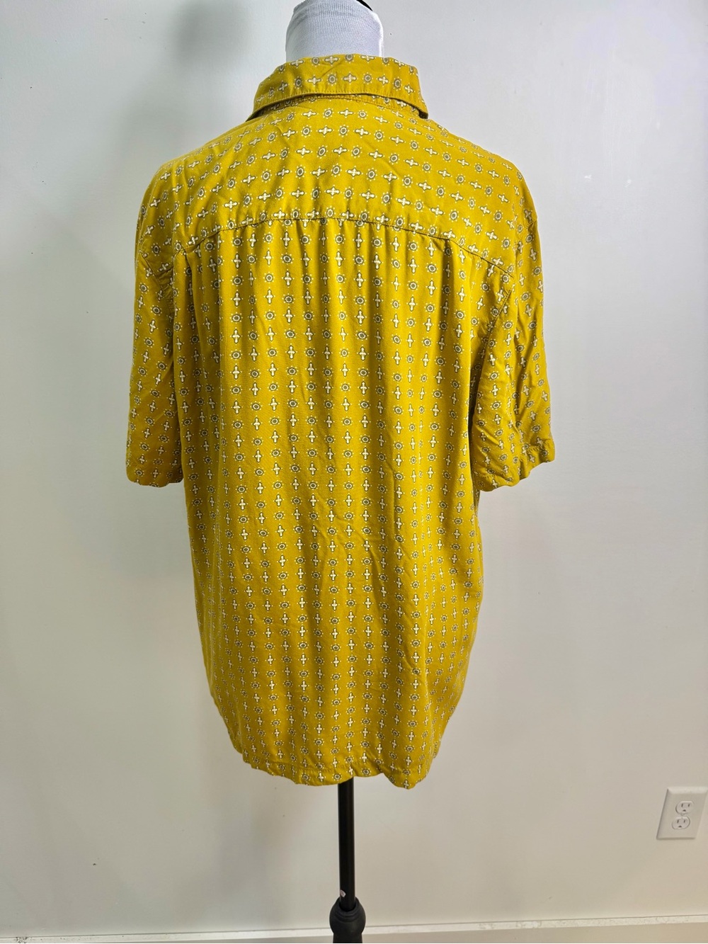 Urban Outfitters Men's Mustard Yellow Medium Geometric Print Button Down Shirt - Picture 2 of 11